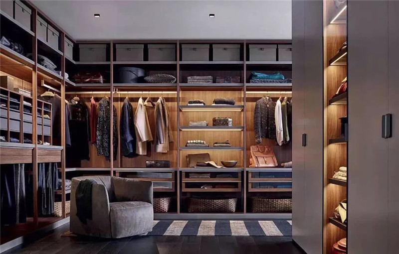 鄭州裝飾公司精裝精致衣帽間，品質生活范兒，就是這么迷人